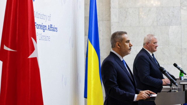 Le ministre turc des Affaires étrangères, Hakan Fidan, a annoncé mardi qu’un nouveau cycle de négociations entre la Russie et l’Ukraine était en préparation.