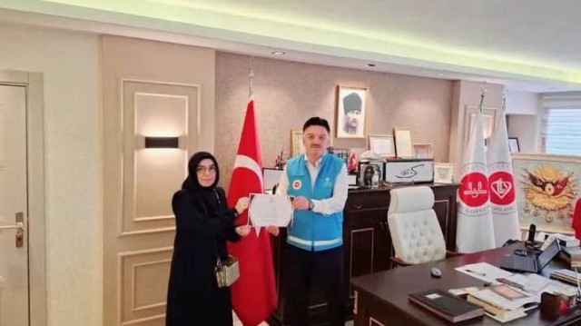 Bağışlar, Kurs Yöneticisi Leyla Asan tarafından Türkiye Diyanet Vakfı Bafra Şubesi Başkanı ve İlçe Müftüsü İbrahim Memiş'e makamında teslim edildi.
