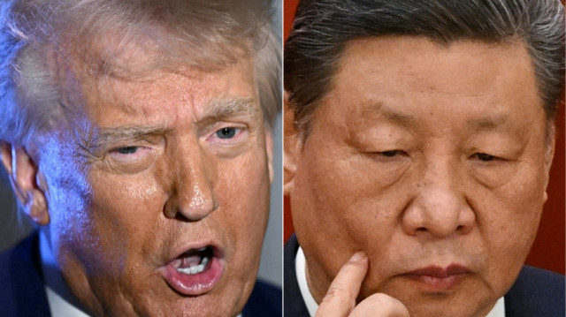 Cette combinaison d'images créée le 04 avril 2025 montre, de gauche à droite, le président américain Donald Trump à bord d'Air Force One, en route pour Miami, en Floride, le 3 avril 2025, et le président chinois Xi Jinping dans le Grand Hall du Peuple à Pékin, le 8 mars 2025. 
