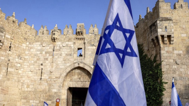 Israël a annoncé mardi l’expulsion de deux touristes, l’une suédoise et l’autre irlandaise, en raison de leur engagement en faveur de la cause palestinienne, selon un communiqué de la police.
