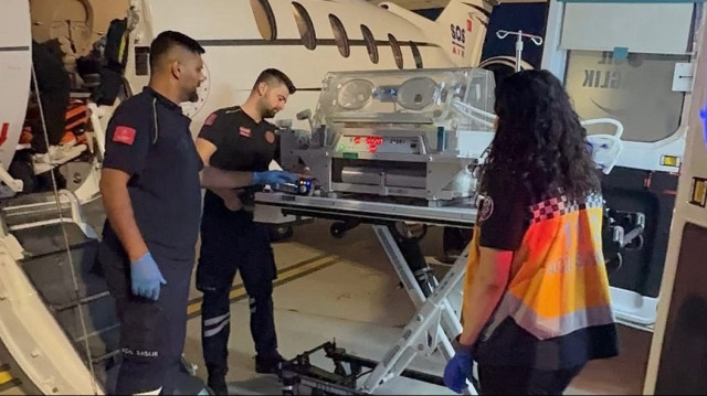 Hatay'da ambulans uçak 10 günlük bebek için havalandı
