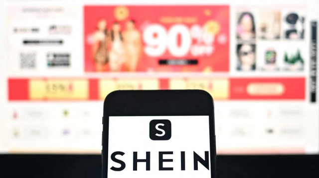 Une vingtaine d’associations européennes accusent le géant chinois "SHEIN" de l’ultra fast fashion d’user de techniques manipulatrices pour inciter à l’achat, aggravant les impacts environnementaux.
