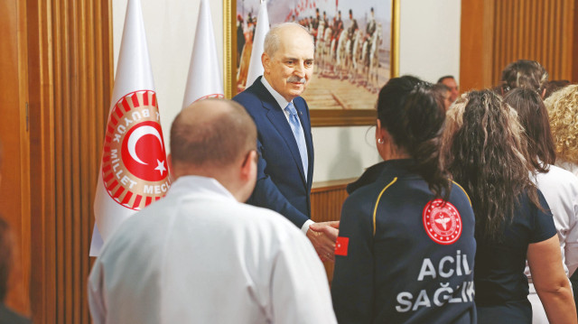 TBMM Başkanı Numan Kurtulmuş, Kurban Bayramı dolayısıyla Meclis’te görevli personelle bayramlaştı.