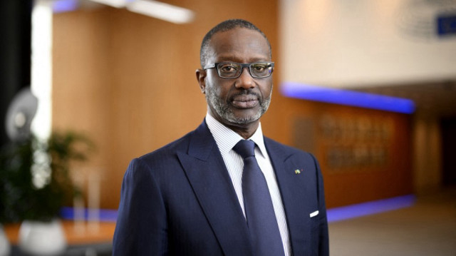 Le président du Parti démocratique de Côte d'Ivoire (PDCI), Tidjane Thiam, pose après une interview au Parlement européen à Bruxelles, le 16 mai 2025. Tidjane Thiam, président du Parti démocratique de Côte d'Ivoire (PDCI), a appelé le 16 mai 2025 à une élection présidentielle « inclusive, transparente et crédible », alors que l'incertitude plane sur sa candidature au scrutin d'octobre en raison d'une question de nationalité.