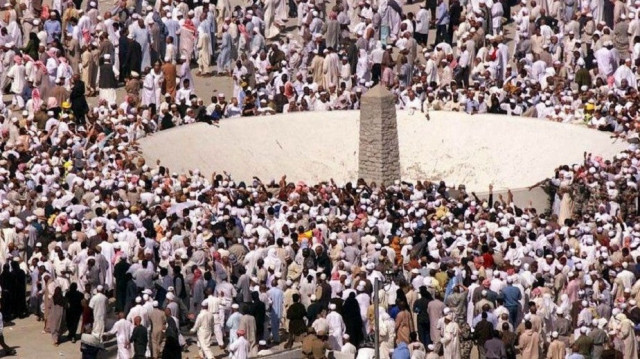 مكة.. بدء توافد حجاج البيت الحرام إلى صعيد عرفات