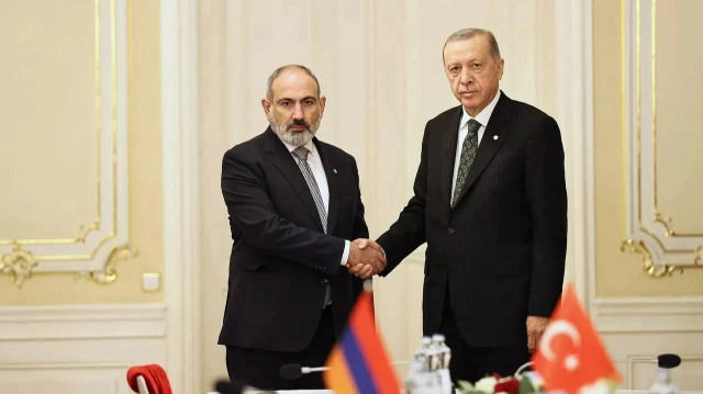 أردوغان وباشنيان يبحثان قضايا إقليمية ودولية