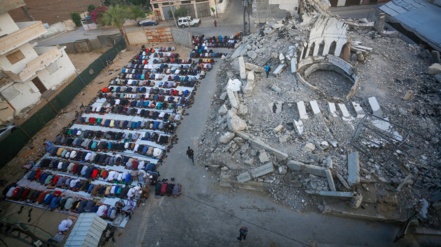 <p>Soykırım ve ablukayla yaşama tutunmaya çalışan Gazzeliler bir bayramı daha buruk karşıladı. </p>