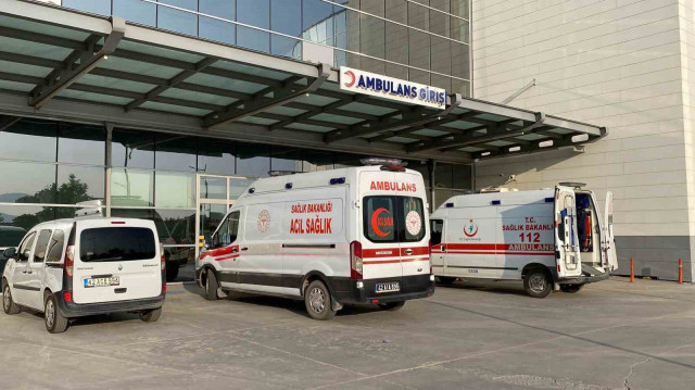 Kurban etini yedikten sonra fenalaşan sekiz kişi hastanede tedavi altına alındı.