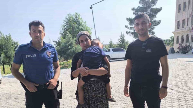 Dicle'de kayıp çocuk, polis tarafından bulunarak ailesine teslim edildi