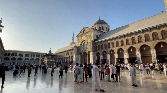 بأجواء من الأمل.. السوريون يقيمون صلاة أول عيد أضحى منذ سقوط الأسد