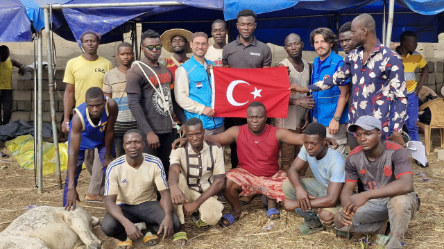 İslami usullere uygun kesilen kurbanların etleri, yaklaşık 21 bin aileye dağıtılıyor.