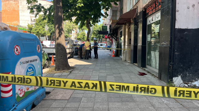 Olay yeri inceleme ekiplerinin caddede yaptığı incelemede saldırının gerçekleştiği alanda olayda kullandığı değerlendirilen tabanca bulundu.