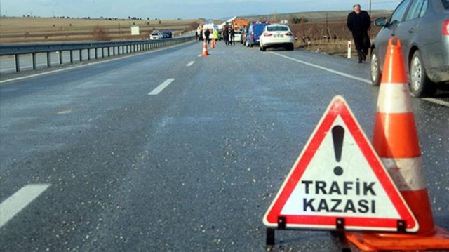 Uğur Mumcu Caddesi'nde Recep Y. idaresindeki 06 CME 638 otomobil, Koray Sakaroğlu'nun kullandığı 31 AYP 026 plakalı motosikletle çarpıştı.