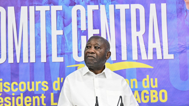 L'ancien président de la Côte d'Ivoire et président du Parti du peuple africain de Côte d'Ivoire (PPA-CI), Laurent Gbagbo, regarde avant de faire une déclaration lors d'une réunion du comité central au siège du parti à Abidjan, le 26 avril 2025.