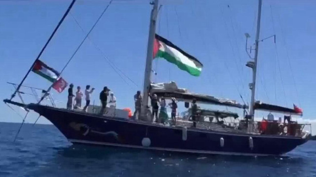 نواب أوروبيون يطالبون بتوفير ممر آمن لسفينة أسطول الحرية