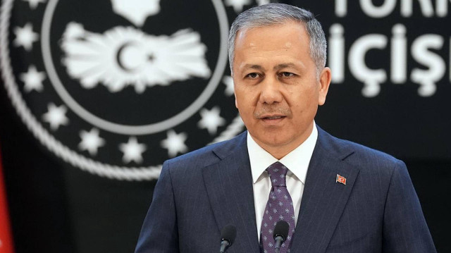 Kurban Bayramı'nın ilk üç gününe ilişkin kaza bilançosunu açıklayan Ali Yerlikaya, "6 canımızı daha kaybettik. Bir evladın gülüşü, bir annenin duası, bir babanın bekleyişi yarım kaldı. Lütfen trafik kurallarına uyalım. Bayram sevinçlerimize hüzün karışmasın. Yollar bizleri kavuşturmak için var, ayırmak için değil."  dedi