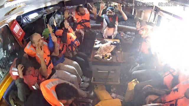 Image de la vidéosurveillance à bord de Madleen juste avant l'attaque par l'armée israélienne.