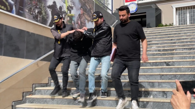 Şişli'de denetim sırasında durduruldu; telefonundan iş yeri kurşunlama videosunu çıkınca gözaltına alındı