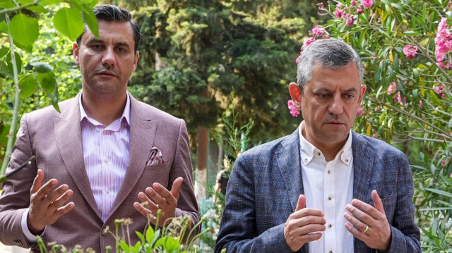 Özgür Özel ile Ferdi Zeyrek, yakın zaman önce katıldığı bir anma töreninde.