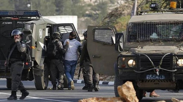 الاحتلال الإسرائيلي يعتقل 4 فلسطينيين بالضفة.. والمستوطنون يواصلون اعتداءاتهم