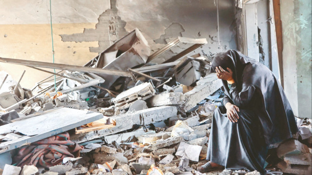 İsrail ordusunun 21 aydır soykırım işlediği Gazze'deki Filistinli siviller, yoğun bombardımanlar altında hayata tutunmaya çalışırken, dünyadan İsrail saldırılarının durdurulmasın için harekete geçmesini bekliyor.