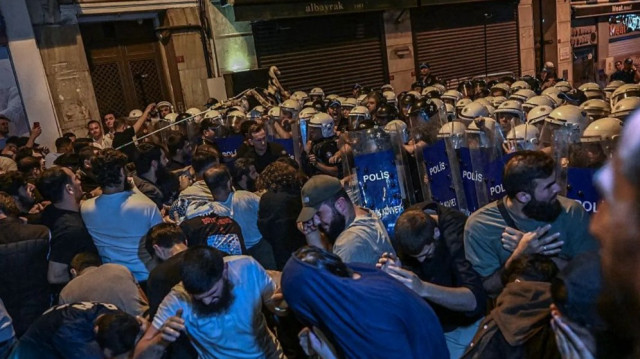 یہ متنازع کارٹون طنزیہ مواد پر مبنی ایک میگزین ’لیمان‘ کے 26 جون کے شمارے میں شائع ہوا۔