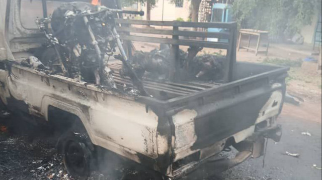 Le JNIM a subi de lourdes pertes ce matin : quelques véhicules ont été perdus, ainsi que de nombreuses motos et des dizaines de militants (photos non montrées car elles sont explicites), lors d'une riposte de l'armée malienne, le 1er juillet 2025.