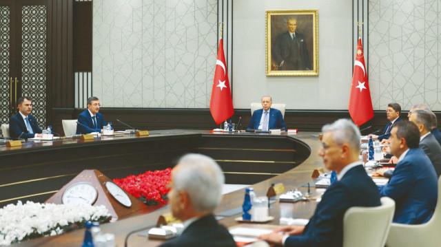 Yaklaşık 4 saat süren Kabine Toplantısı sonrası Cumhurbaşkanı Erdoğan millete seslendi.