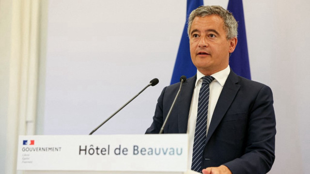 Le ministre français de la Justice, Gerald Darmanin, donne une conférence de presse dans le cadre de la signature de la convention entre le gouvernement français et la Ligue de football professionnel (LFP) sur la sécurité des matches de football professionnel au ministère français de l'Intérieur, Place Beauvau à Paris, le 25 juin 2025.