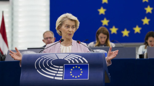 La présidente de la Commission européenne, Ursula von der Leyen, prononce un discours lors d'une session plénière au Parlement européen à Strasbourg, le 9 juillet 2025.
