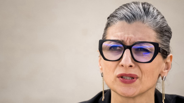 La rapporteuse spéciale des Nations Unies sur la situation des droits dans les territoires palestiniens, Francesca Albanese, présente son rapport lors d'une session du Conseil des droits de l'homme des Nations Unies, à Genève, le 26 mars 2024. Le 9 juillet 2025, le secrétaire d'État américain Marco Rubio a annoncé que Washington sanctionnait la rapporteuse spéciale du Conseil des droits de l'homme de l'ONU pour les territoires palestiniens, Francesca Albanese.