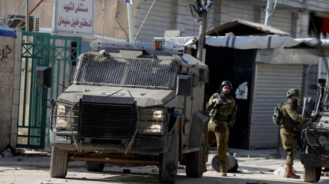 جيش الاحتلال الإسرائيلي يمثل بجثمان فلسطيني قتله في الضفة