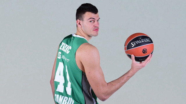 Ante Zizic NBA'de de boy göstermişti.