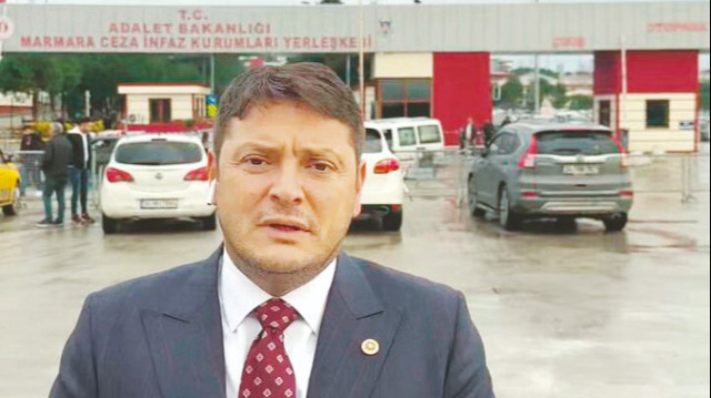 Turan Taşkın Özer.