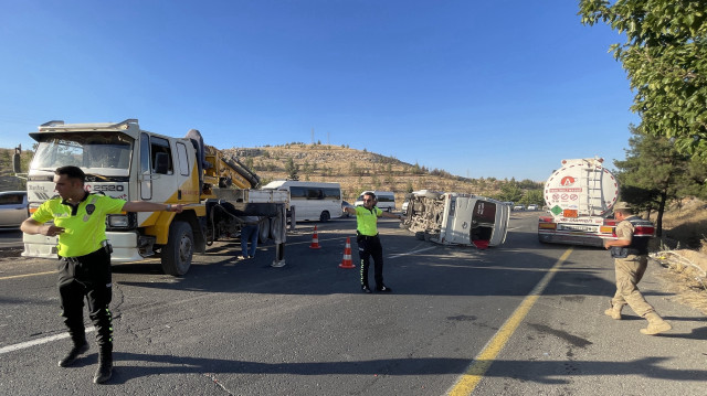 Bir süreliğine kontrollü sağlanan yol, servisin kaldırılmasıyla yeniden trafiğe açıldı.