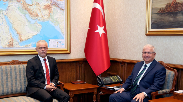 Milli Savunma Bakanı Yaşar Güler- Kuzey Kıbrıs Türk Cumhuriyeti'nin Ankara Büyükelçisi İsmet Korukoğlu.