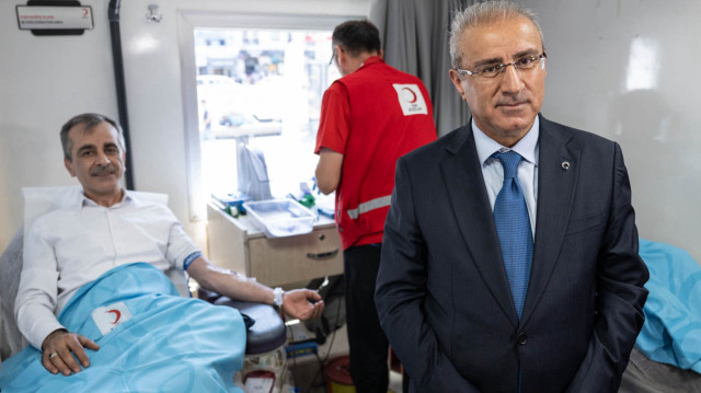 Kampanyaya katılan vatandaşlar, Türk Kızılay'ın çadırı ve tırına gelerek kan bağışında bulundu.