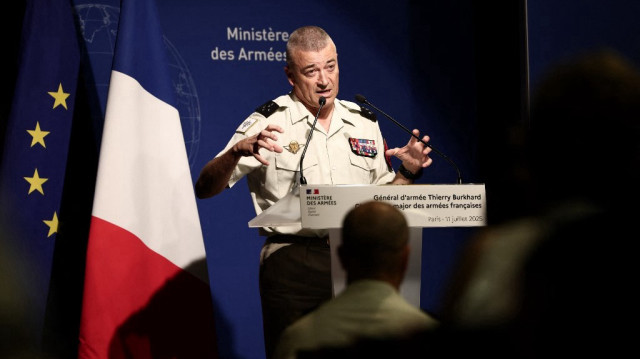 Le chef d'état-major des armées françaises, le général Thierry Burkhard, s'adresse à l'auditoire lors d'une conférence de presse à Paris, le 11 juillet 2025.