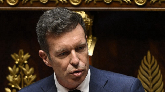 Le député Stéphane Vojetta, membre de l'Ensemble pour la République, prononce un discours lors de l'examen d'une motion de censure contre le Premier ministre français et son gouvernement, déposée par le Parti socialiste (PS), à l'Assemblée nationale française, la chambre basse du Parlement français, à Paris, le 1er juillet 2025.