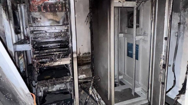 Des colons israéliens ont attaqué et incendié un site de sécurité militaire israélien près de Ramallah en Palestine occupée, le 30 juin 2025. Ce site de façade est censé surveiller les attaques des colons contre la population palestinienne.