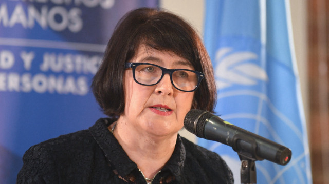La rapporteuse spéciale des Nations unies sur la traite des personnes, Siobhan Mullally, s'exprime lors d'une conférence de presse sur le trafic de personnes à Bogota, le 30 mai 2023.
