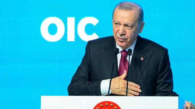 Le président turc Recep Tayyip Erdogan s'exprime lors de la 51e session du Conseil des ministres des affaires étrangères de l'Organisation de la coopération islamique (OCI) à Istanbul, le 21 juin 2025.
