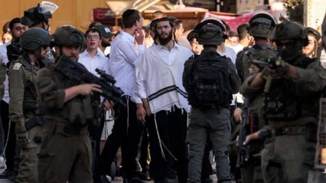 مستوطنون إسرائيليون يجرفون أراض فلسطينية شمالي الضفة الغربية
