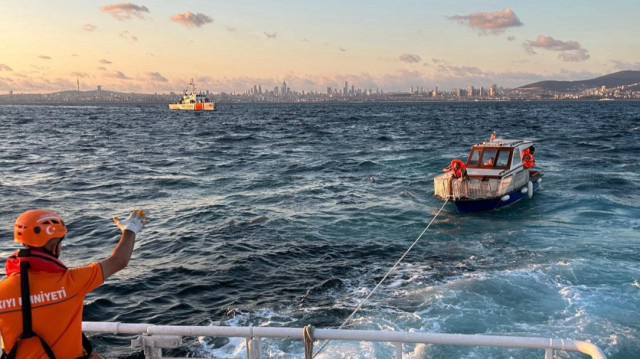 Tekne Kıyı Emniyeti ekiplerince kurtarıldı.