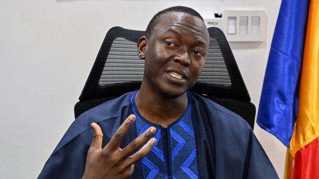 Le Premier ministre tchadien, ancien opposant rallié au pouvoir militaire et candidat à la présidence de transition, Succes Masra, s'adresse aux médias dans sa résidence de N'Djamena le 8 mai 2024, deux jours après l'élection présidentielle. Le 8 mai 2024, le parti du candidat à la présidence tchadienne, Succes Masra, a condamné les violences commises contre lui et ses partisans, appelant la population à défendre sa "volonté exprimée dans les urnes" contre les fraudes électorales.