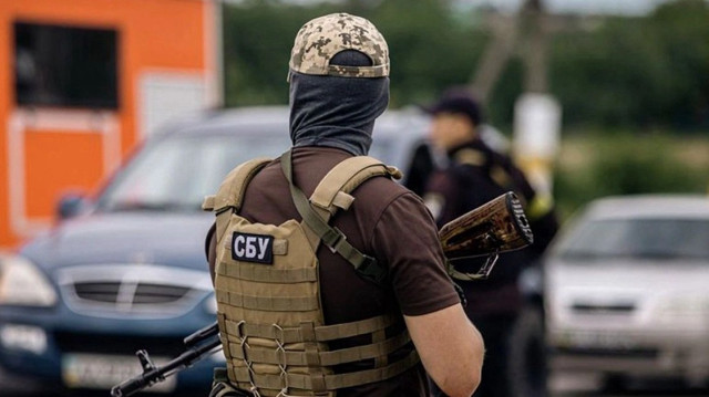 Ukrayna’nın SBU güvenlik teşkilatı, başkent Kiev’de öldürülen SBU mensubu Voronych’e yönelik suikasttan sorumlu tuttuğu iki kişinin gözaltı işlemi sırasında çıkan çatışmada öldürüldüğünü duyurdu.