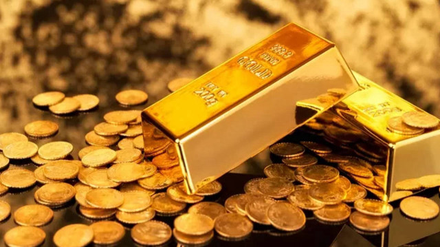 Küresel belirsizlikler ve riskler yatırımcıların güvenli liman arayışını artırırken altının ons fiyatı yılın ilk yarısını 3 bin 303 dolarla tamamladı