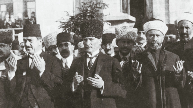 Birinci Meclis'in açılışında dua merasimi.