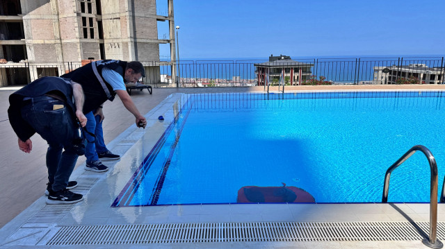 4 yaşındaki çocuk akülü arabasıyla havuza düştü