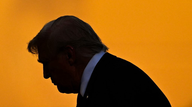 Le président américain Donald Trump observe la victoire du Chelsea FC lors de la finale de la Coupe du monde des clubs de la FIFA 2025 entre le Chelsea FC et le Paris Saint-Germain au MetLife Stadium, le 13 juillet 2025 à East Rutherford, dans le New Jersey.